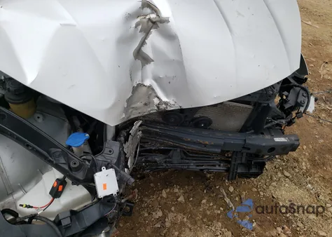 2013 Hyundai Genesis Coupe 3.8L z USA, uszkodzony, nr VIN KMHHU6KJ8DU109493